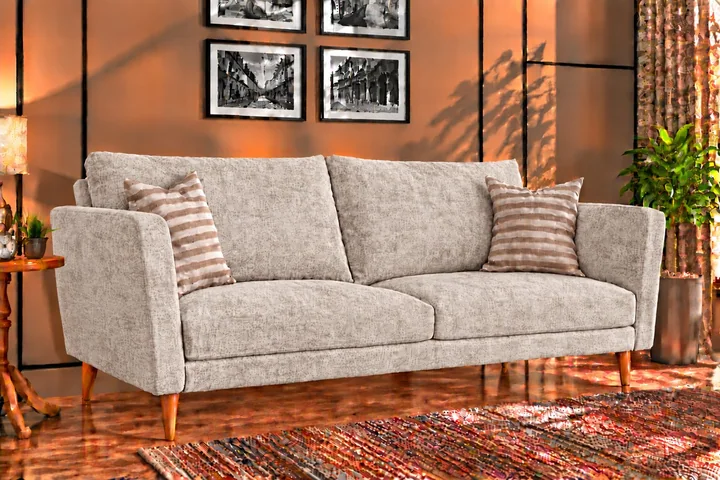 Kima SR 01 on a sofa