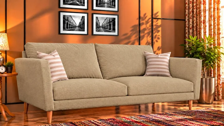 Maurice SR 03 on a sofa